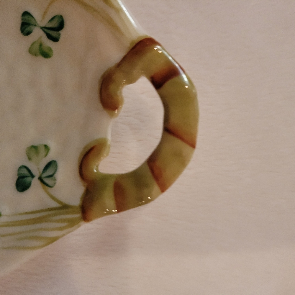 Vintage Belleek Shamrock Pattern Butter Server NWT - Picture 2 of 7